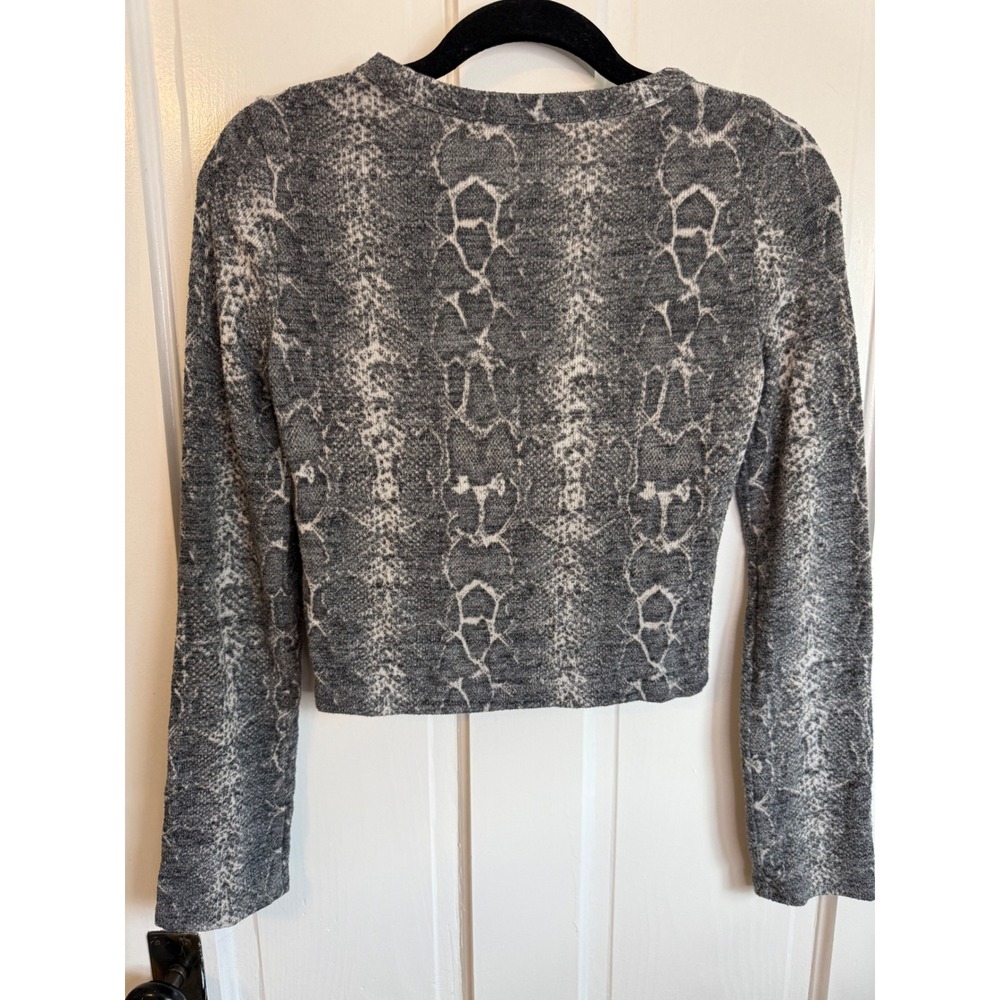 Zara Trafaluc Womens Grey Snakeskin Print Long Sleeve Crop Top Sweater Small - Picture 2 of 3